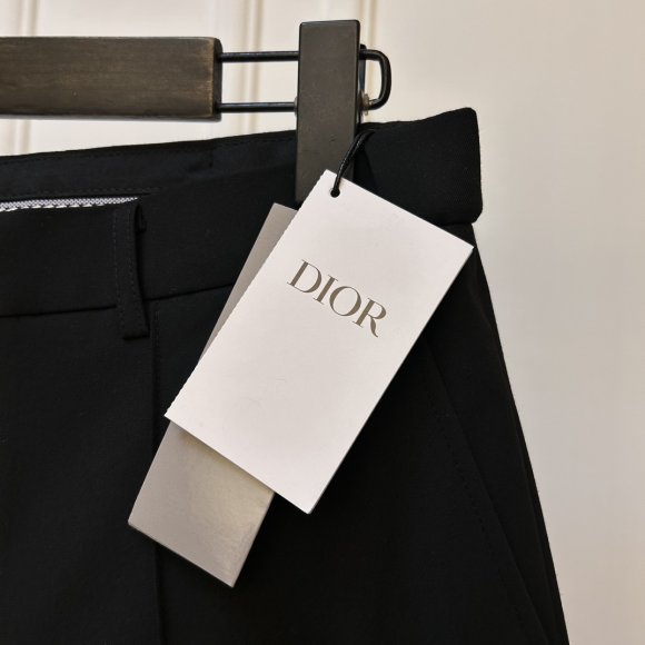 Dior - Мужские брючные шорты KN_0407DI2 Dior - Мужские брючные шорты KN_0407DI2