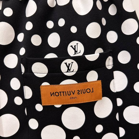 Louis Vuitton - Мужские шорты KN_0407LV3 Louis Vuitton - Мужские шорты KN_0407LV3
