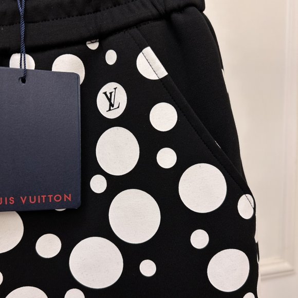 Louis Vuitton - Мужские шорты KN_0407LV3 Louis Vuitton - Мужские шорты KN_0407LV3