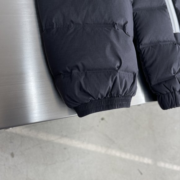 Thom Browne - Мужская куртка пуховик TJ_1012TB9