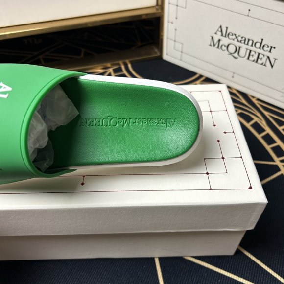 Alexander McQueen - Женские шлепанцы сланцы GTL_1004AM8W