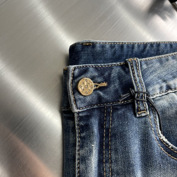 Louis Vuitton - Мужские джинсовые шорты TJ_0907LV7 Louis Vuitton - Мужские джинсовые шорты TJ_0907LV7