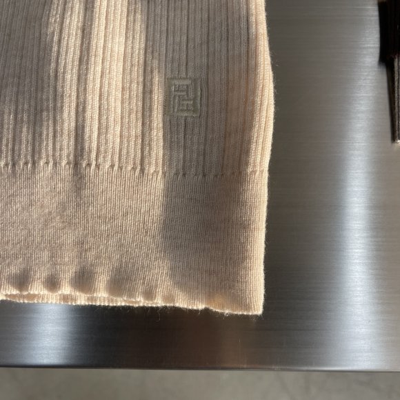 Fendi - Мужская шерстяная кофта свитер пуловер поло TJ_1411FE7